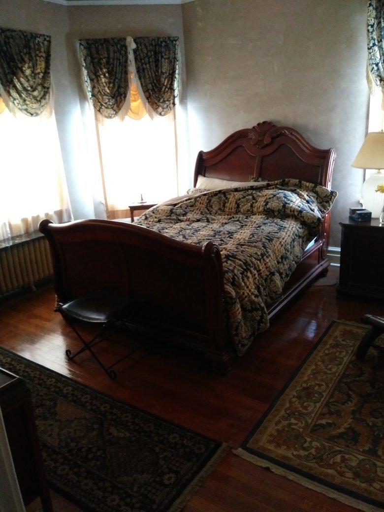 WALL MANOR BED & BREAKFAST - B&B Reviews (Mound City, IL)