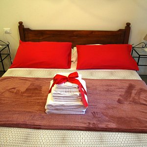 Bed of the red room