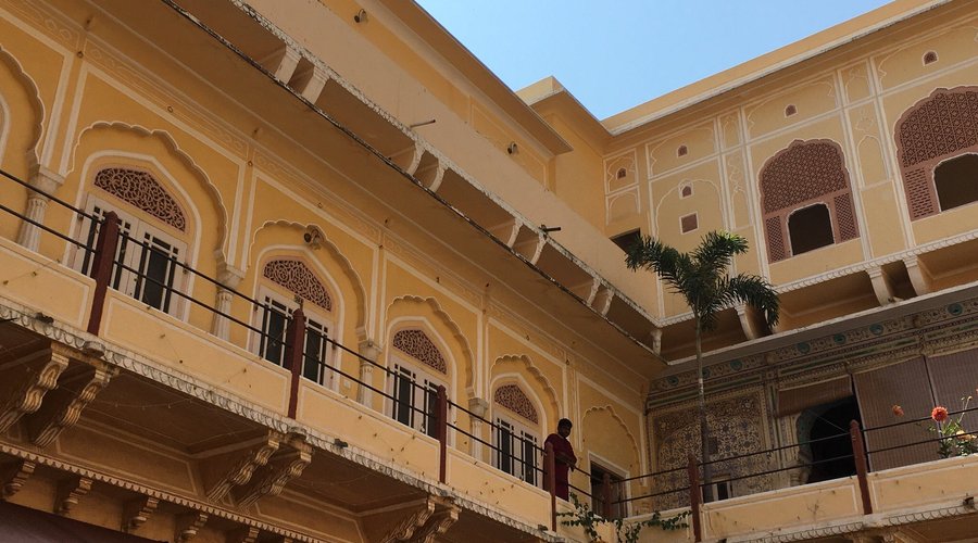 Hermoso palacio de la época de los marajás fuimos a almorzar allí luego vimos que es un hotel co