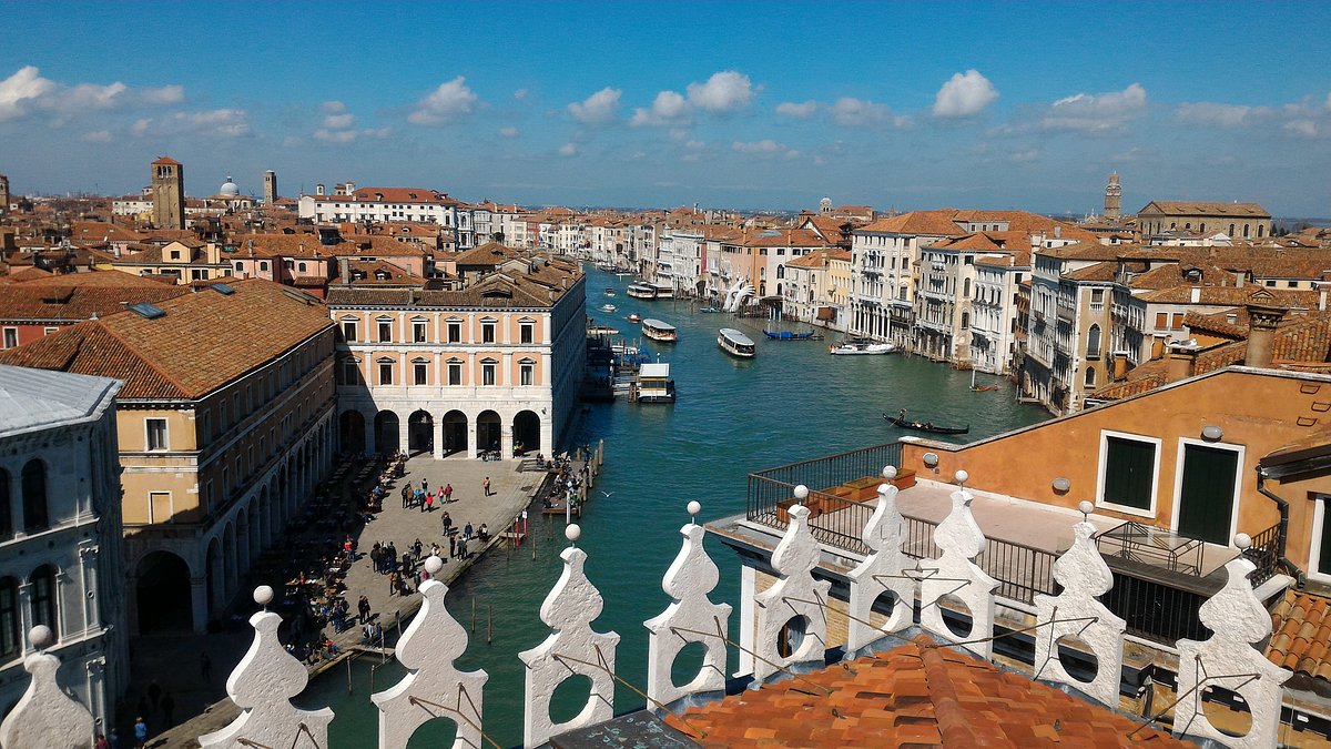 DFS opens luxurious department store in Venice