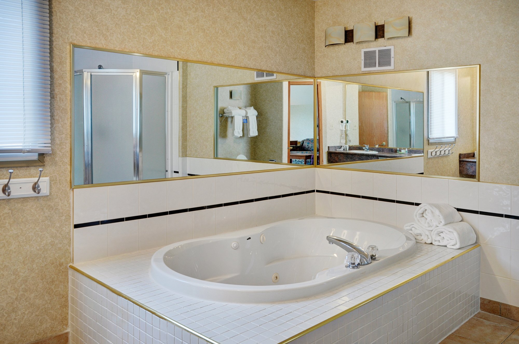 Hotel photo 22 of Lakeview Inns & Suites - Hinton.