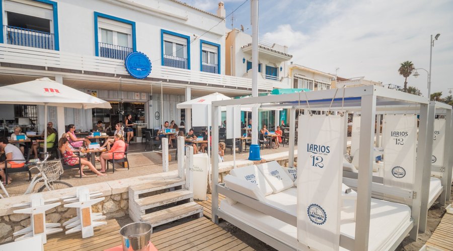 Hotel La Chancla y las balinesas que pueden disfrutar los clientes en verano.