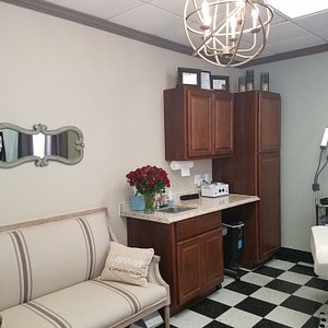 https://dynamic-media-cdn.tripadvisor.com/media/photo-o/12/85/10/3c/the-treatment-room.jpg?w=300&h=300&s=1