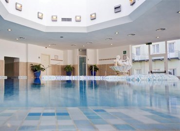 La piscina termale sulfureo salsobromojodica a 36/37°
