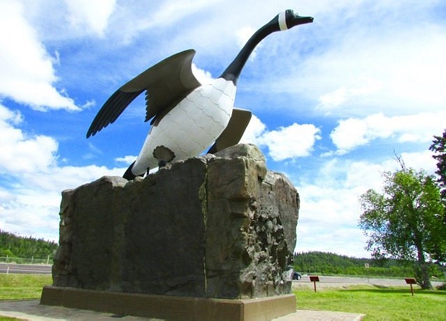 Wawa Goose Statue image