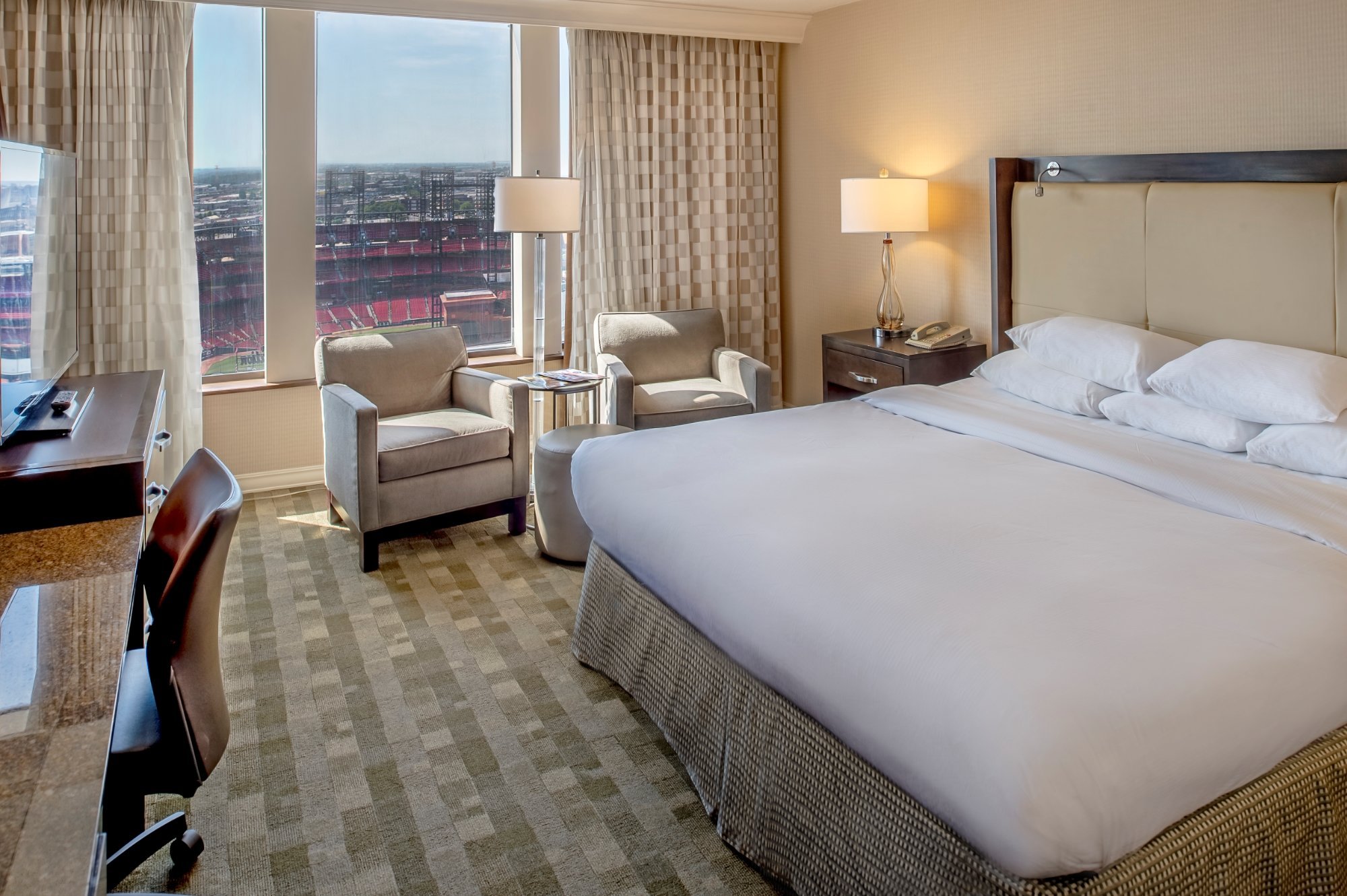 Hilton St. Louis at the Ballpark Rooms: Pictures & Reviews - Tripadvisor