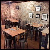 Espacio rústico y acogedor para degustar Mezcal y conocer la cultura que lo rodea.