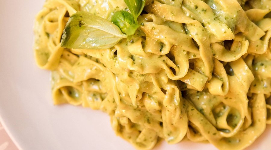 Tagliatelle con pesto