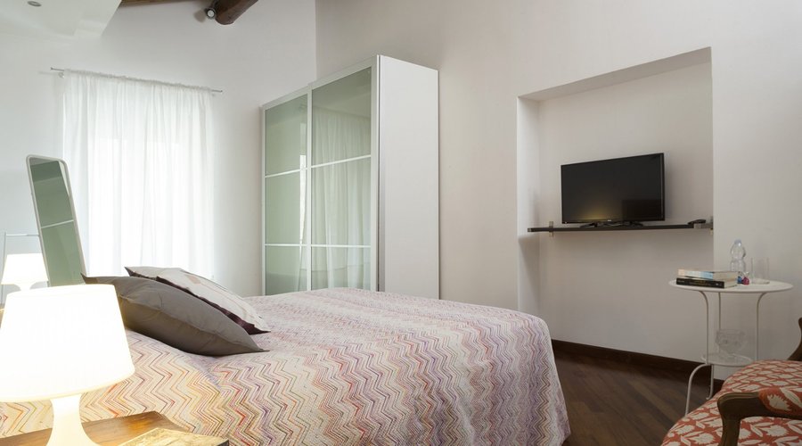 "ANTENATI" Camera matrimoniale con bagno privato interno con vasca idromassaggio.