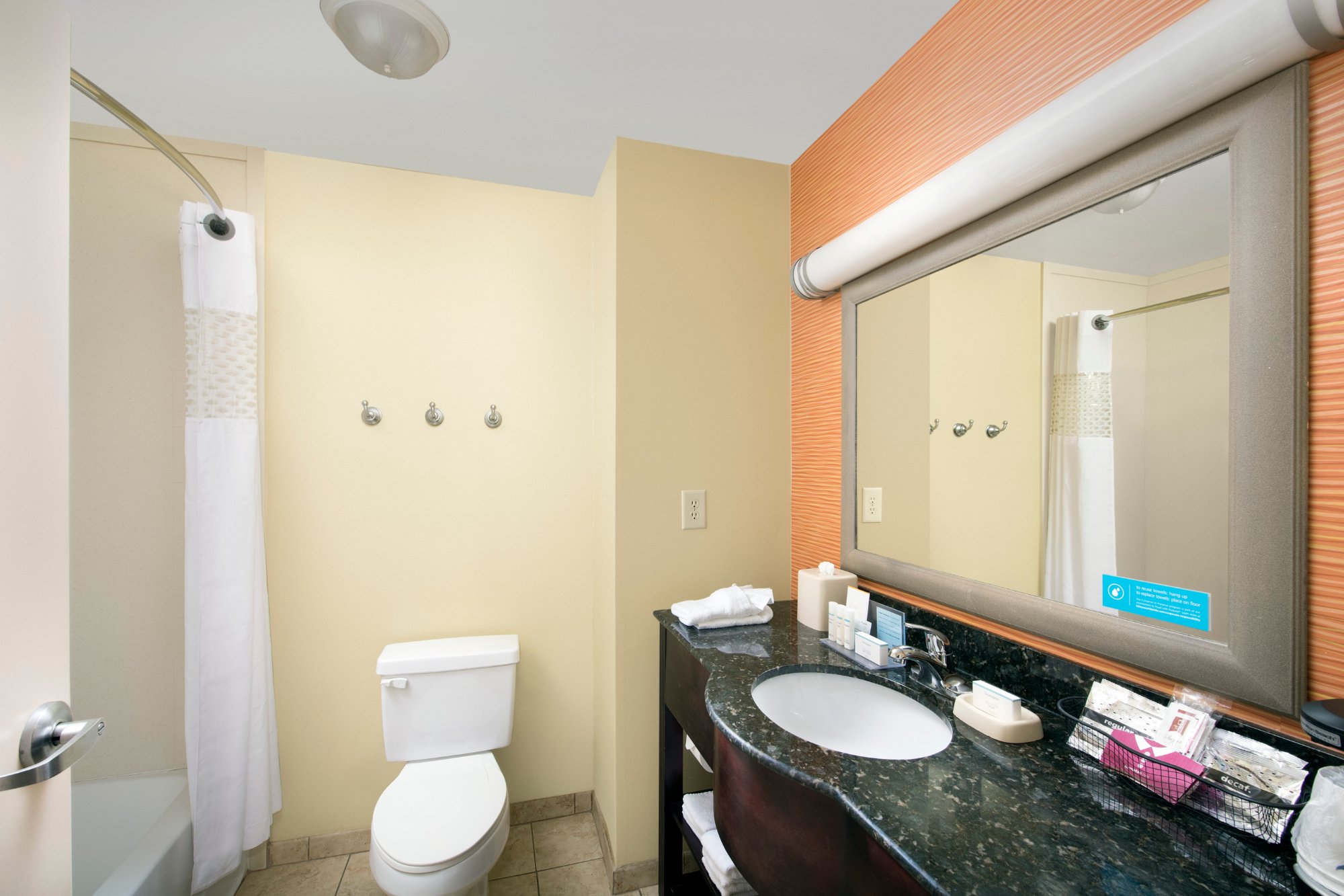 Hotel photo 3 of Hampton Inn Lenoir City.