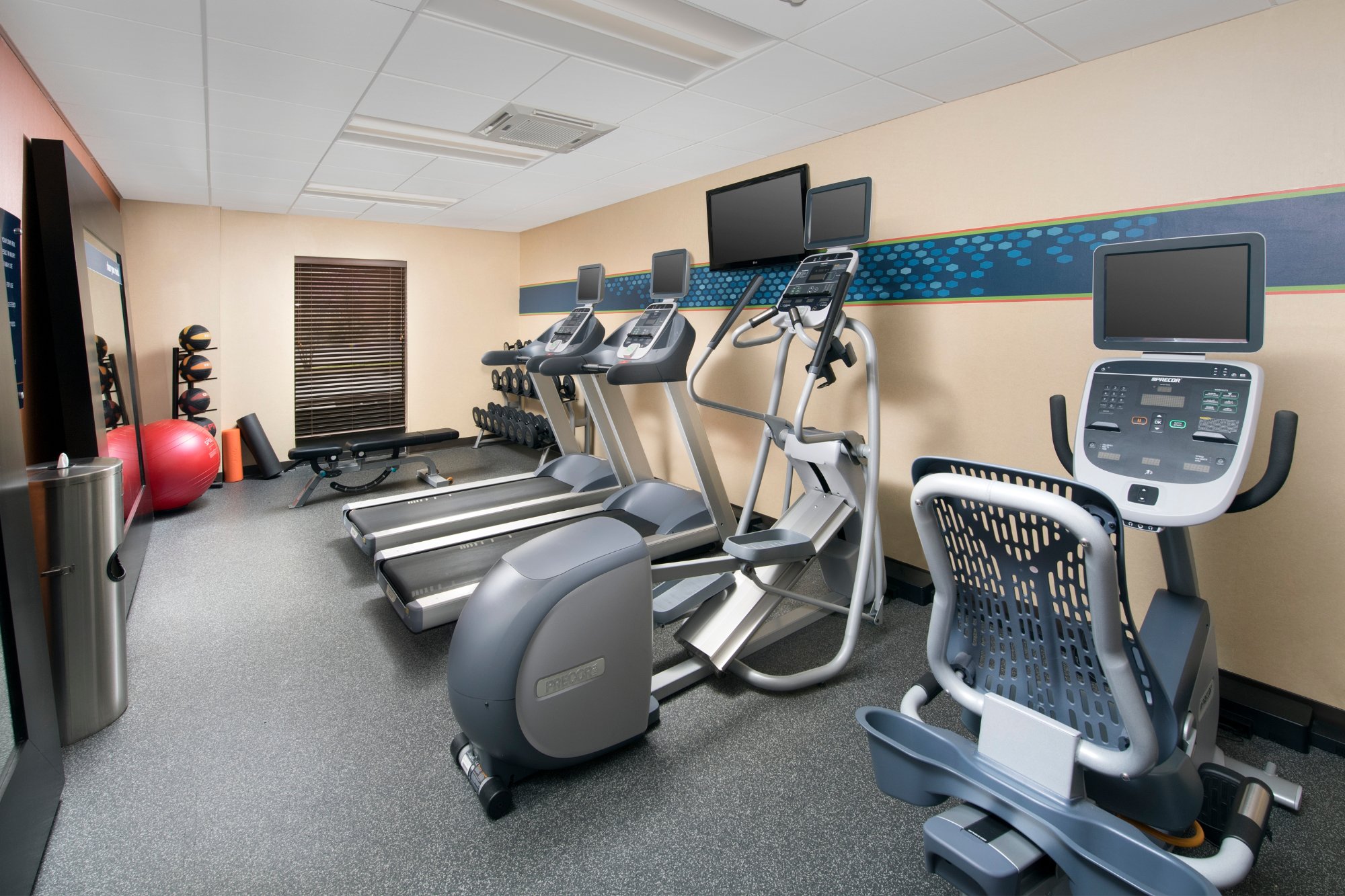 Hotel photo 32 of Hampton Inn Lenoir City.