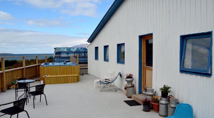 Breakfast outside or jacuzzi in the evening