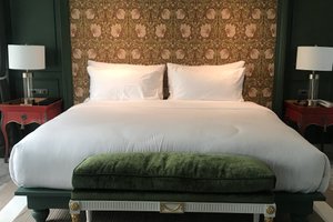 Room & Suite