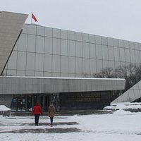 Стела "Минск - город-герой", рядом музей ВОВ