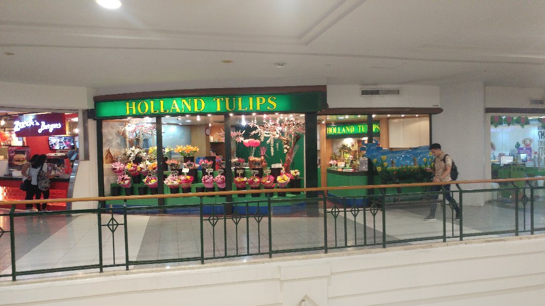 Pet shop in store glorietta