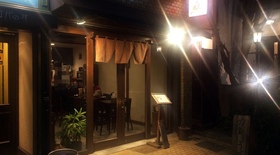 店舗外観（夜）