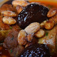 Tajine aux pruneaux et amandes caramélisées