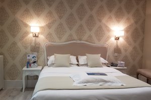 Room & Suite