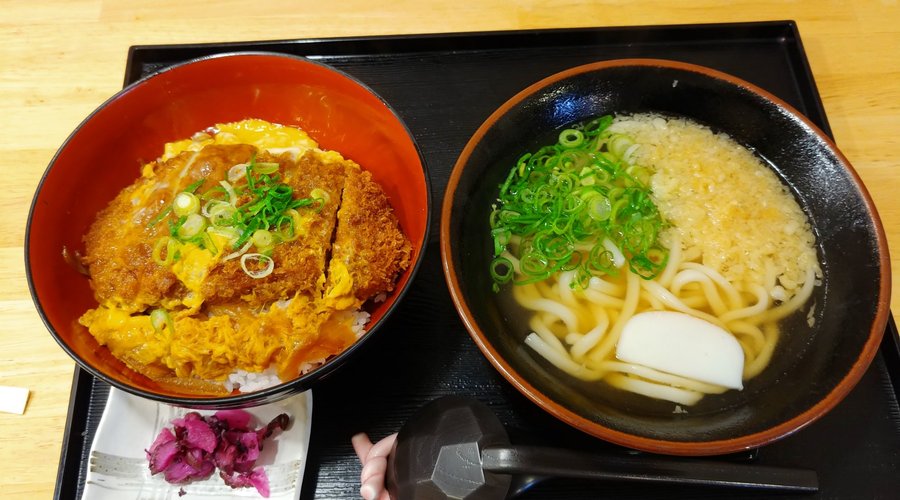 カツ丼定食　998円(税込)