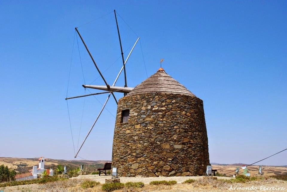 Moinho De Vento Antigo Em Castro Verde, O Alentejo, Portugal