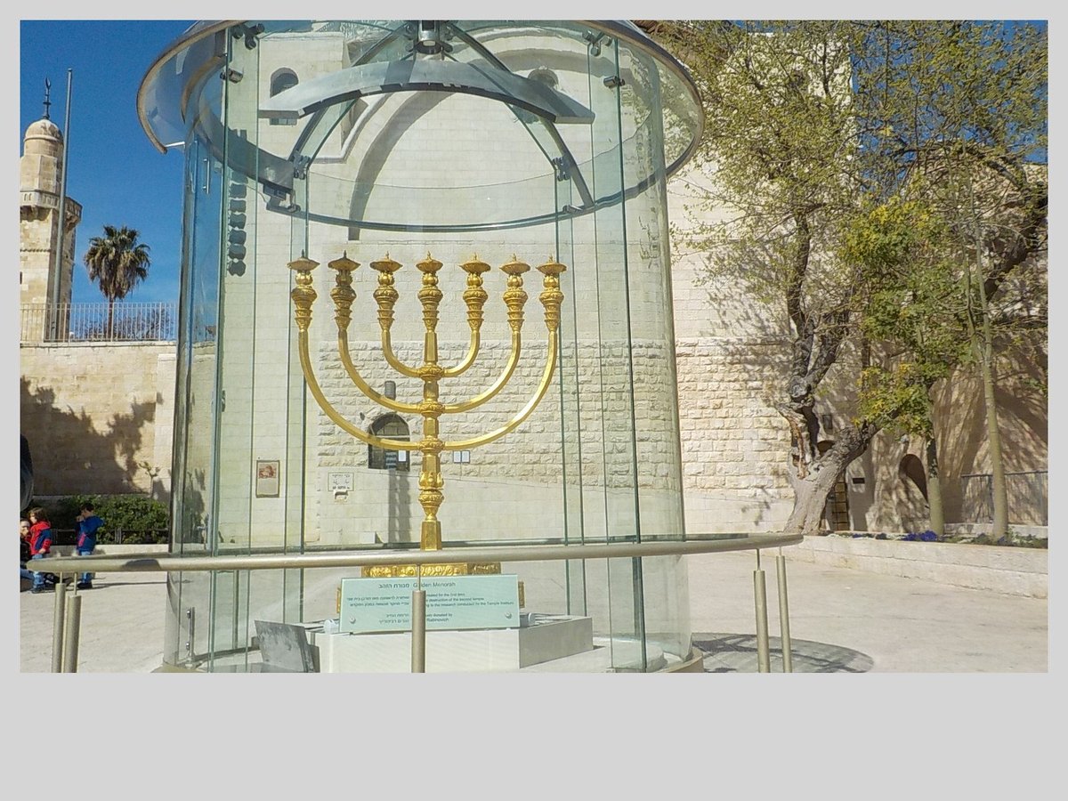 Motivo De Israel Menorah E David Protagonizam Na Janela Da