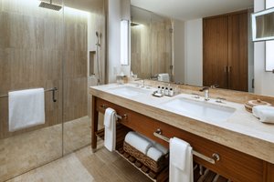 Room & Suite