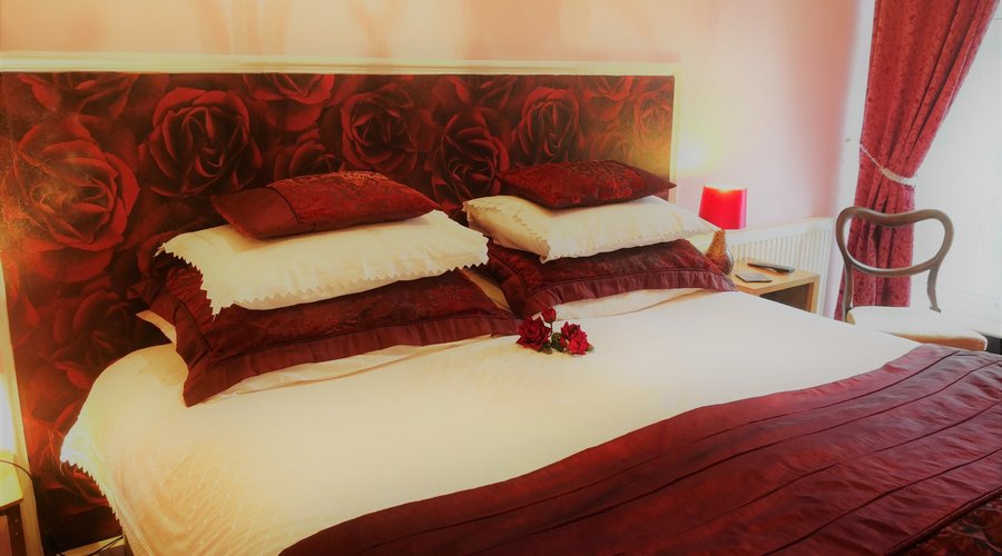 The Red  Room - Super-king-size bed with private bathroom.