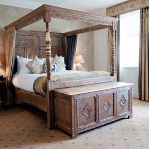 The White Hart Hotel, Hampton Wick in Kingston upon Thames