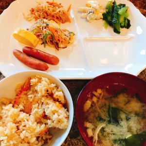 無料の朝食がありがたいです。