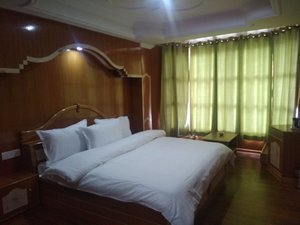 Room & Suite