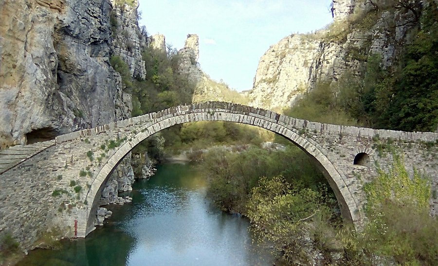 Το πανέμορφο γεφύρι του Κόκκορη