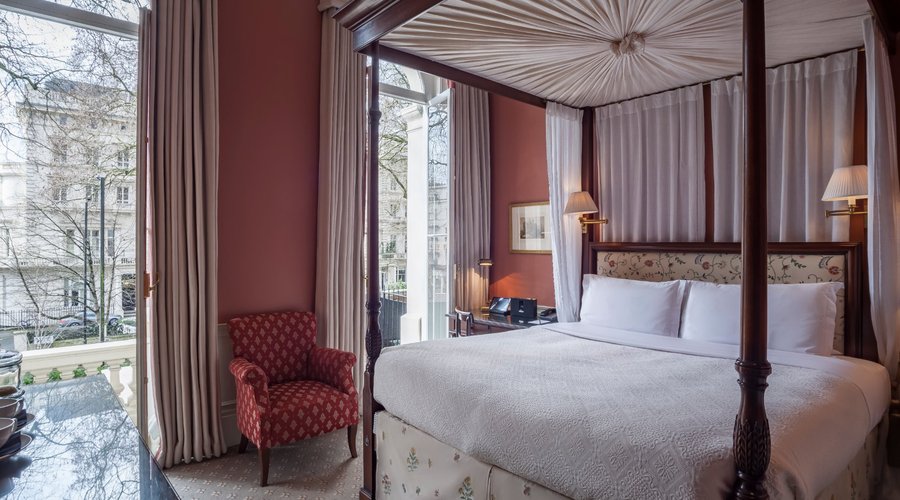 Deluxe Four Poster