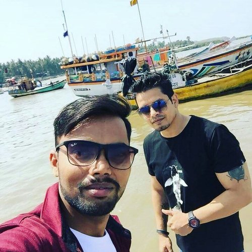 Tejasswi Prakash and Karan Kundrra flaunt their strong selfie game on a date