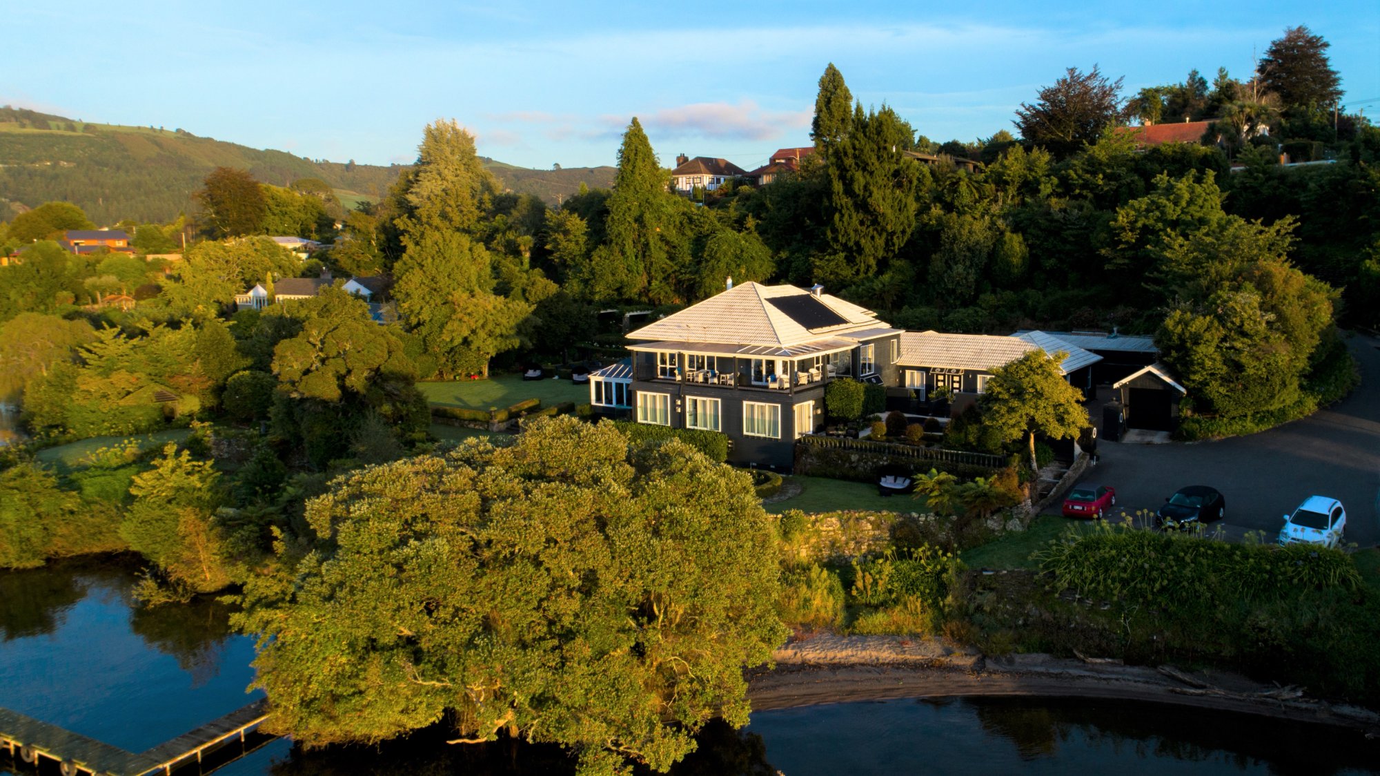 Black Swan Lakeside Boutique Hotel UPDATED 2024 Prices Reviews