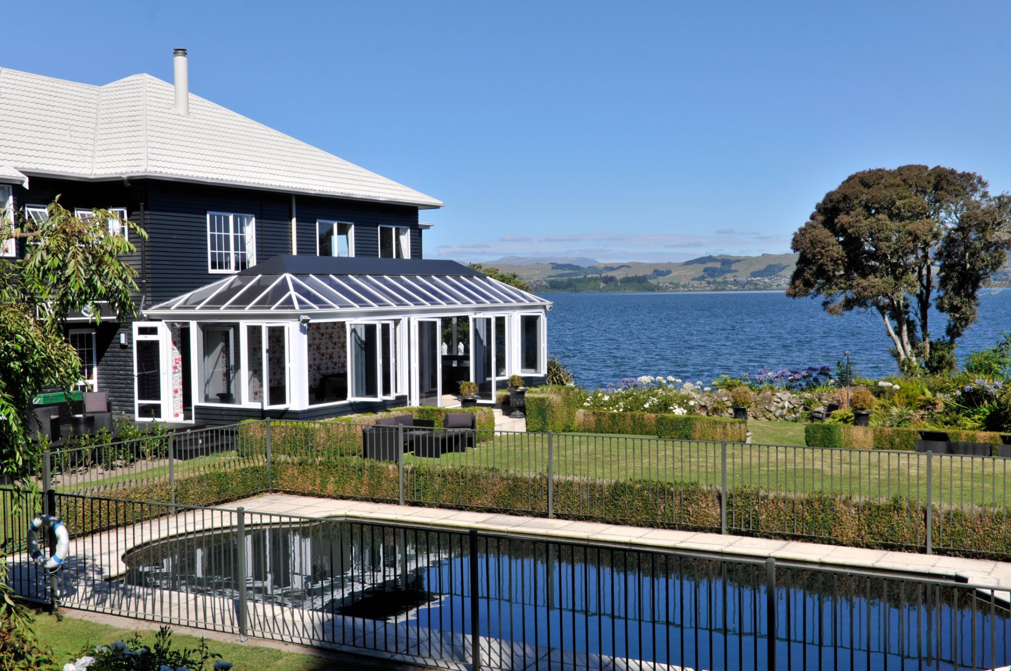 Black Swan Lakeside Boutique Hotel UPDATED 2024 Prices Reviews