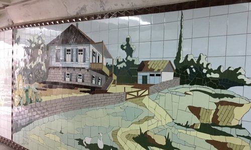 Сами переходы в незавидном состоянии: текут и облупаются.