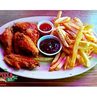 ALITAS CON PAPAS FRITAS