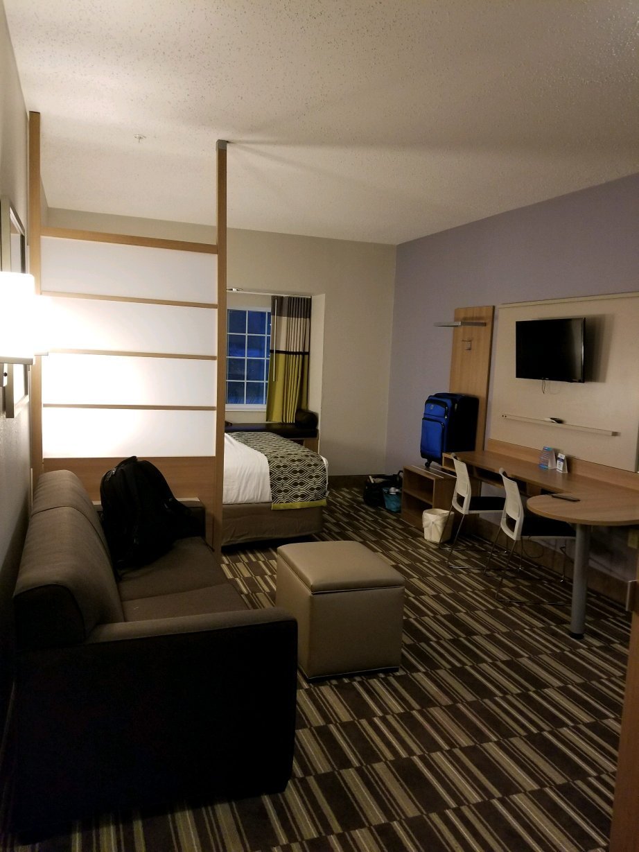 MICROTEL INN SUITES BY WYNDHAM BEAVER FALLS 93 1 0 4