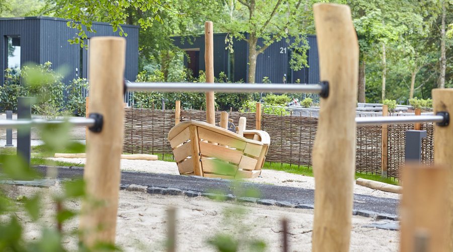 Liebevoll gestalteter Kinderspielplatz