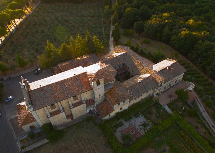 Foto della chiesa, del complesso conventuale e della casa di ritiri dall'alto