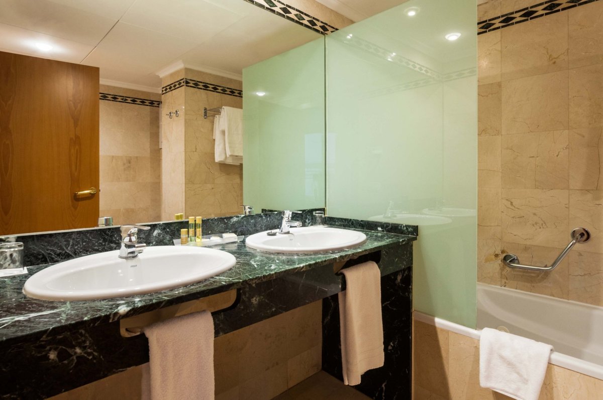 Exe Cristal Palace Rooms: Pictures & Reviews - Tripadvisor