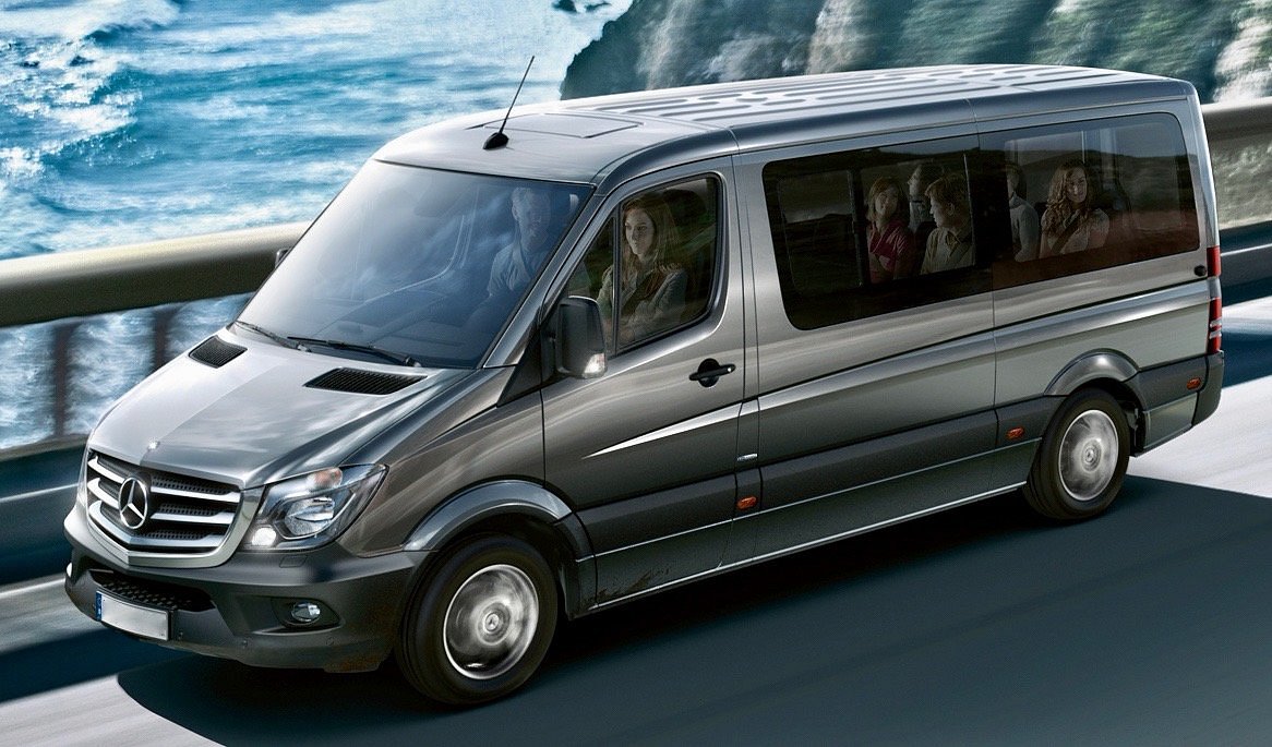 Mercedes Benz Sprinter 2019 with people