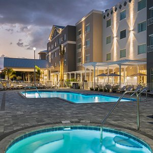 Carlisle Inn in Sarasota, image may contain: Hotel, Resort, Condo, City