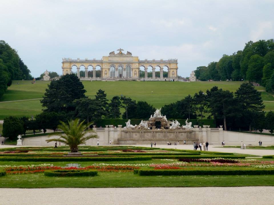 Gloriette offers Schönbrunn