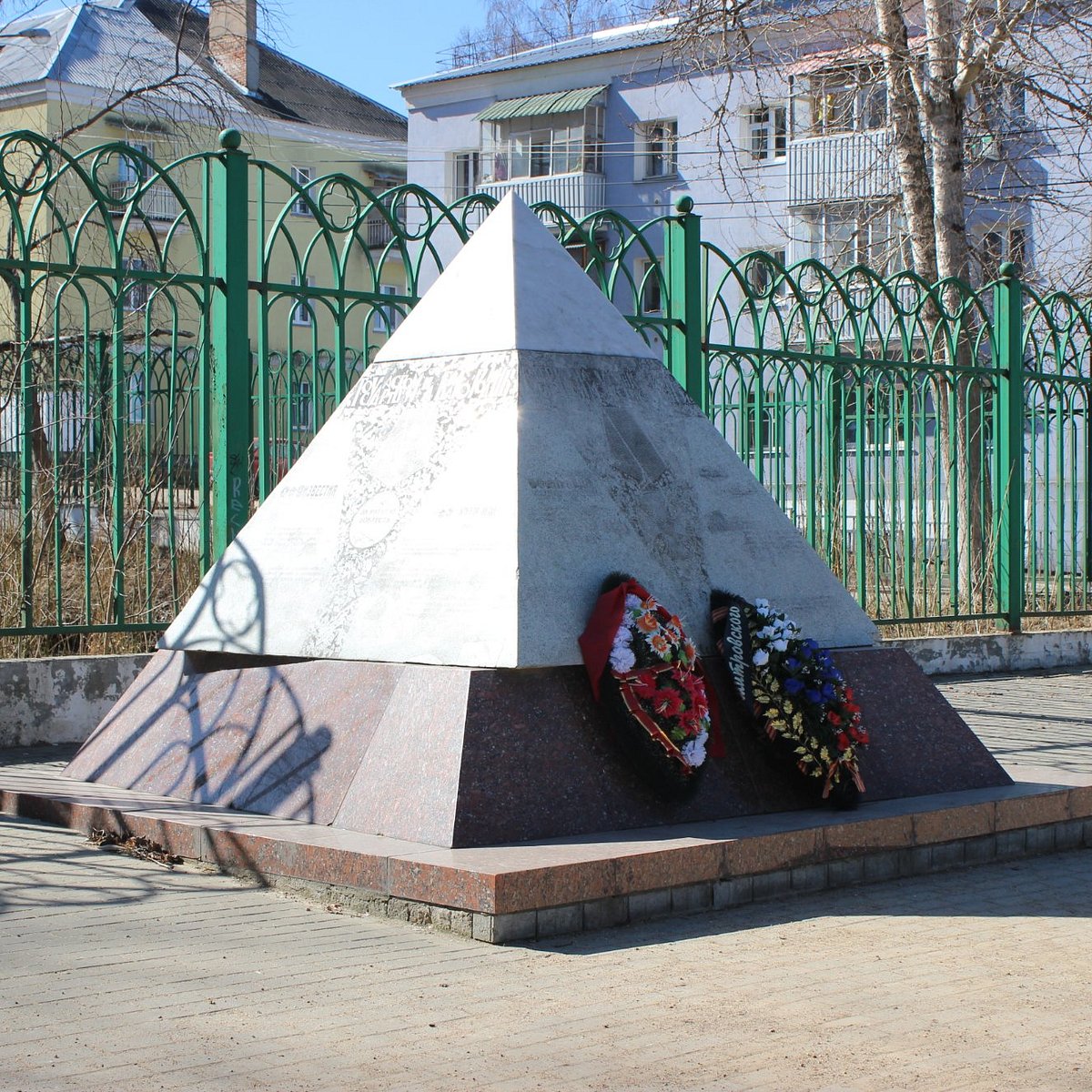 Памятный знак участникам войн и локальных конфликтов, Дмитров: лучшие  советы перед посещением - Tripadvisor