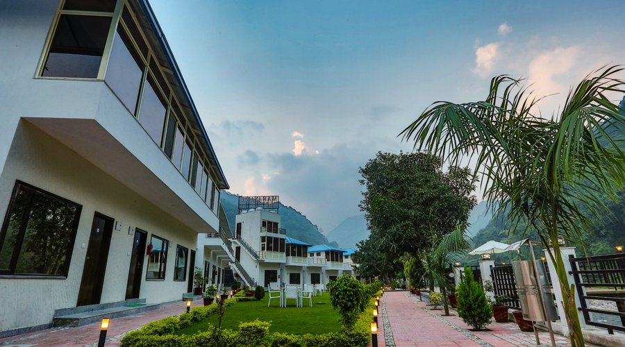 Mahayana Resort exterior day time view