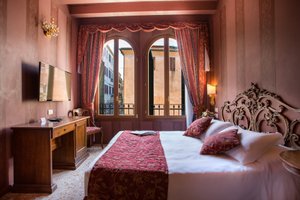 Hotel Tiziano in Venice, image may contain: Monitor, Computer Hardware, Screen, Home Decor
