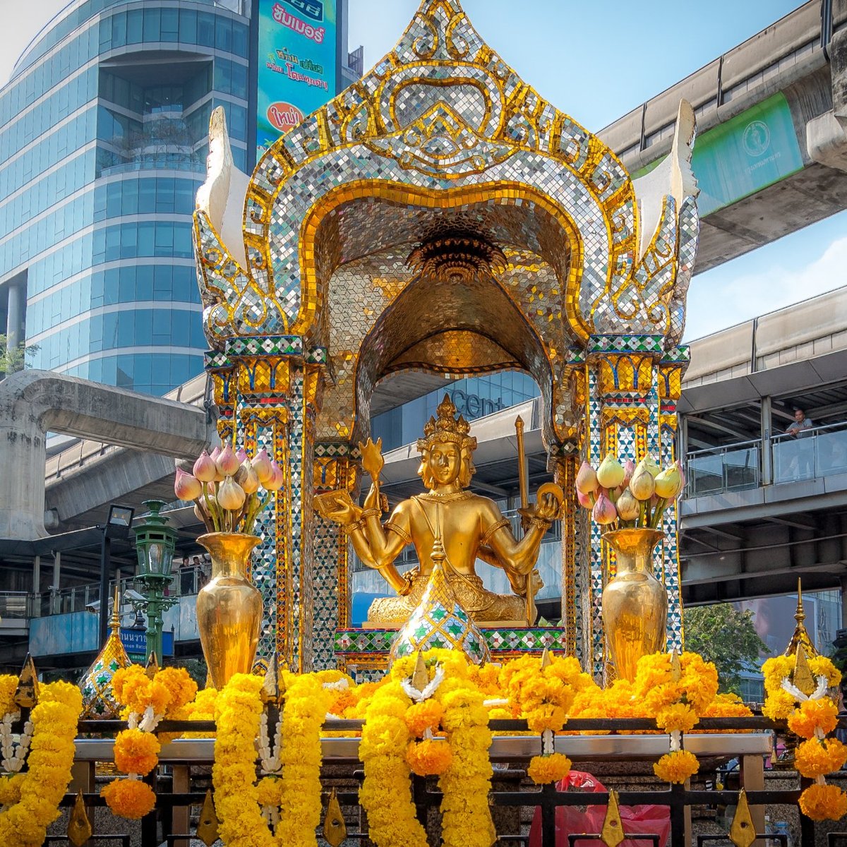 Erawan Shrine (Thao Mahaprom Shrine), Бангкок - Tripadvisor