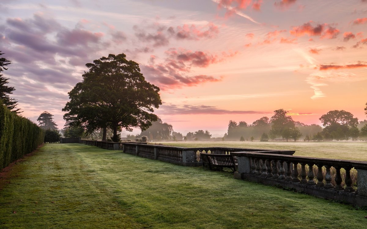 Champneys Eastwell Manor Hotel & Health Spa Bar or Lounge: Pictures ...