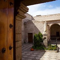Ingreso al Monasterio